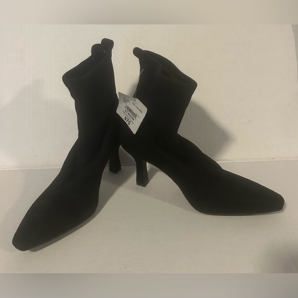 NIB Women’s Olympia Faux Suede Flared Heel Booties 6.5 Medium Black